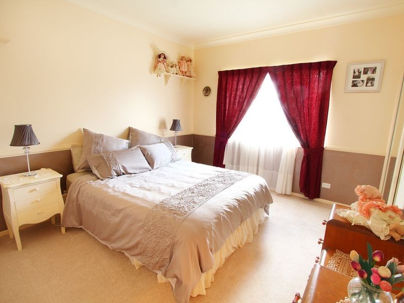 8 Dalston Court, Mount Lofty QLD 4350