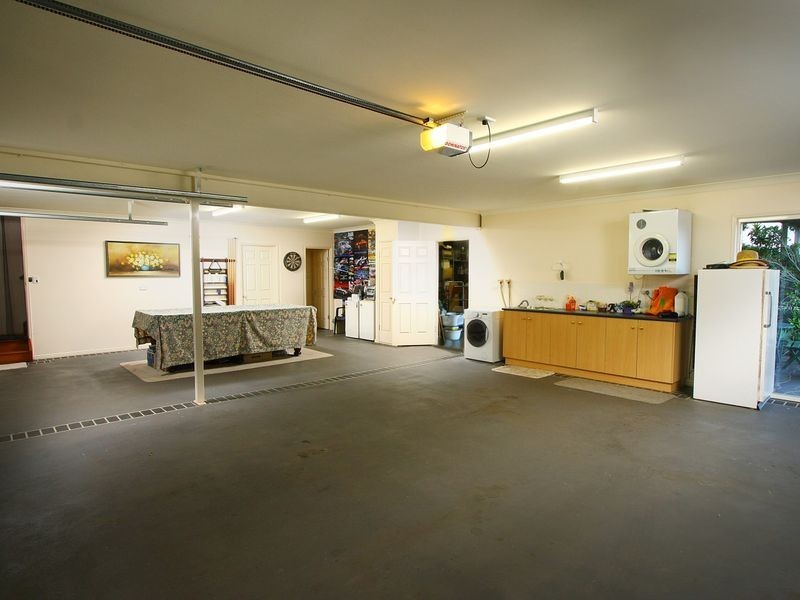 8 Dalston Court, Mount Lofty QLD 4350