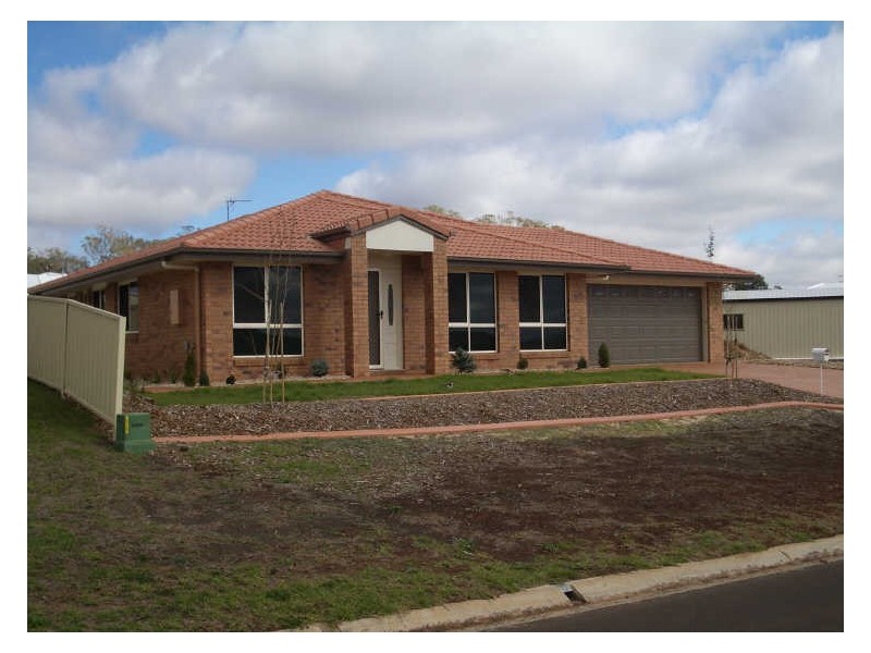 3 Tennyson Court, Westbrook QLD 4350