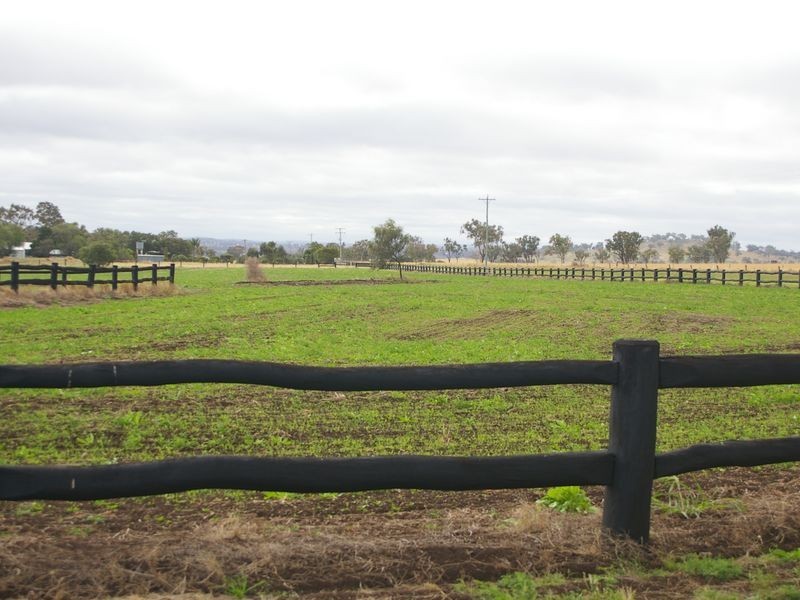 685 Kingsthorpe Haden Road, Acland QLD 4401