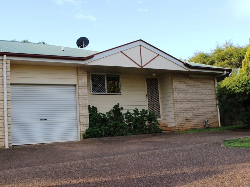2/5 Beer Court, Kearneys Spring QLD 4350