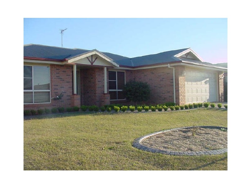 16 Pillar Street, Middle Ridge QLD 4350