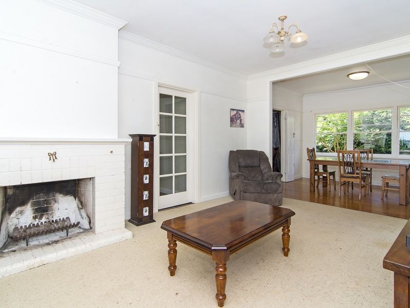 15 Barry Street, Mount Lofty QLD 4350