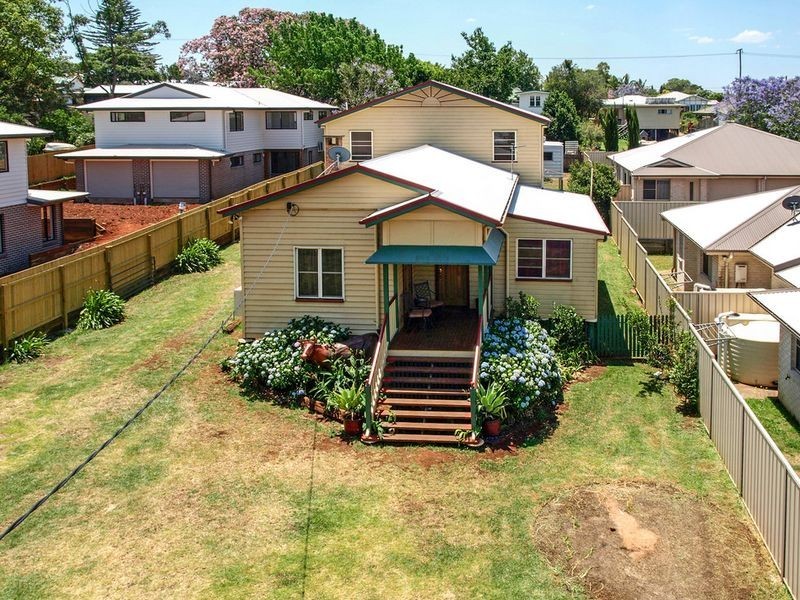 11 Gostwyck Street, Newtown QLD 4350
