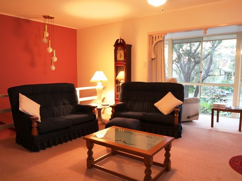 8 Mott Crescent, Rockville QLD 4350