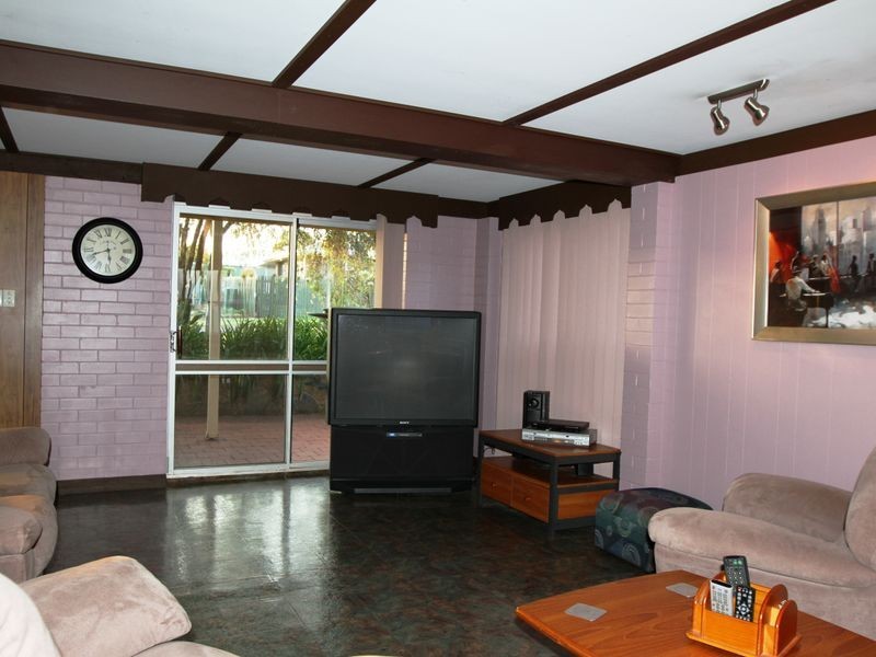 8 Mott Crescent, Rockville QLD 4350