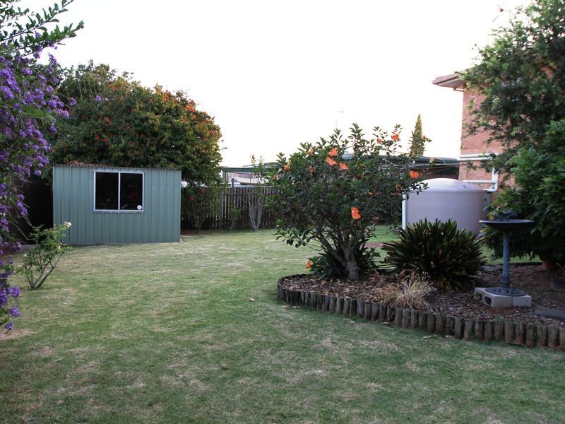 8 Mott Crescent, Rockville QLD 4350