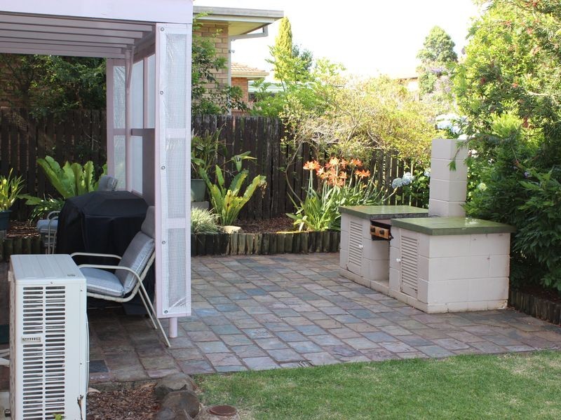 8 Mott Crescent, Rockville QLD 4350