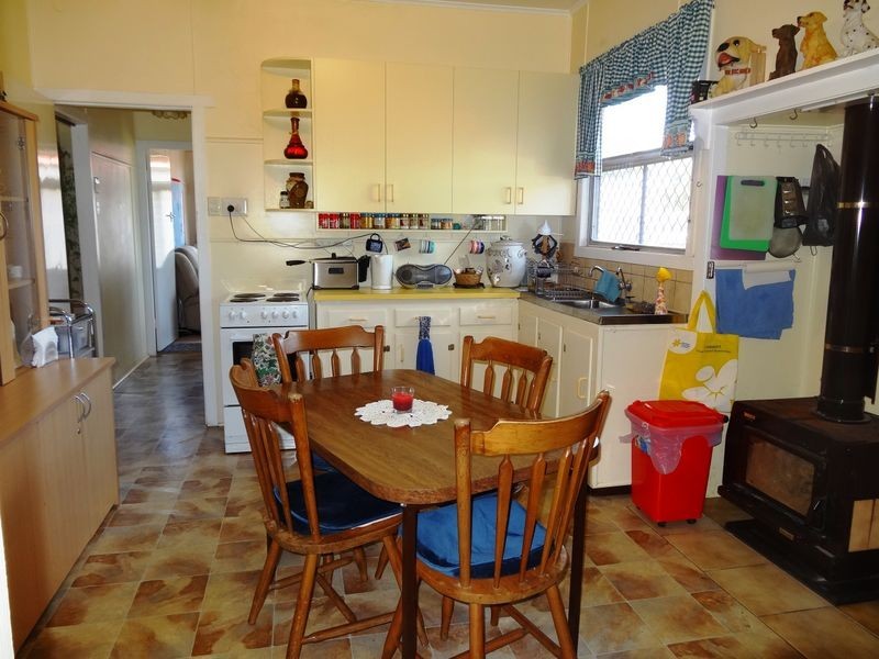 28 McDowall Street, Newtown QLD 4350