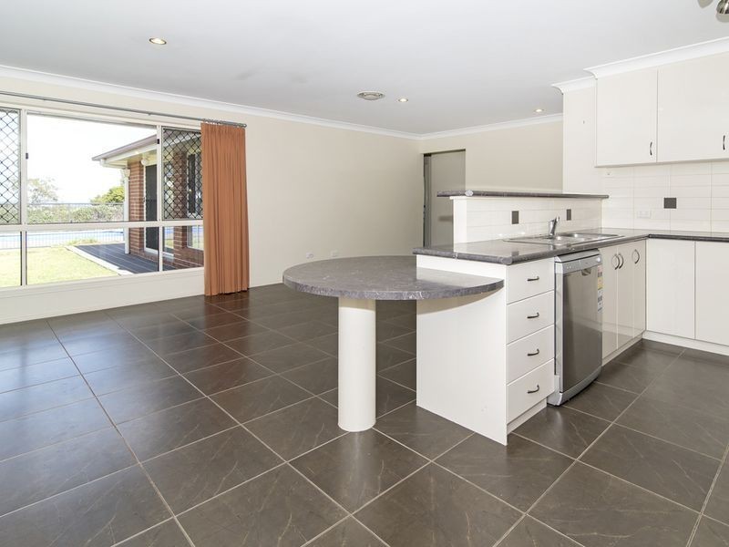 39 Stark Drive, Acland QLD 4401