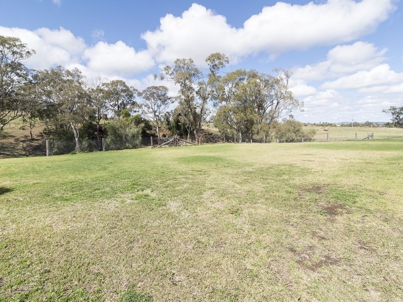 39 Stark Drive, Acland QLD 4401