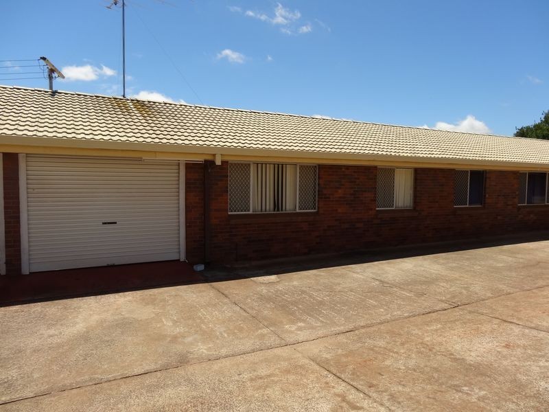 2/24 Warwick Street, Harristown QLD 4350