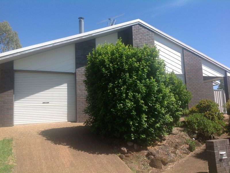 26 Robindale Cres, Darling Heights QLD 4350