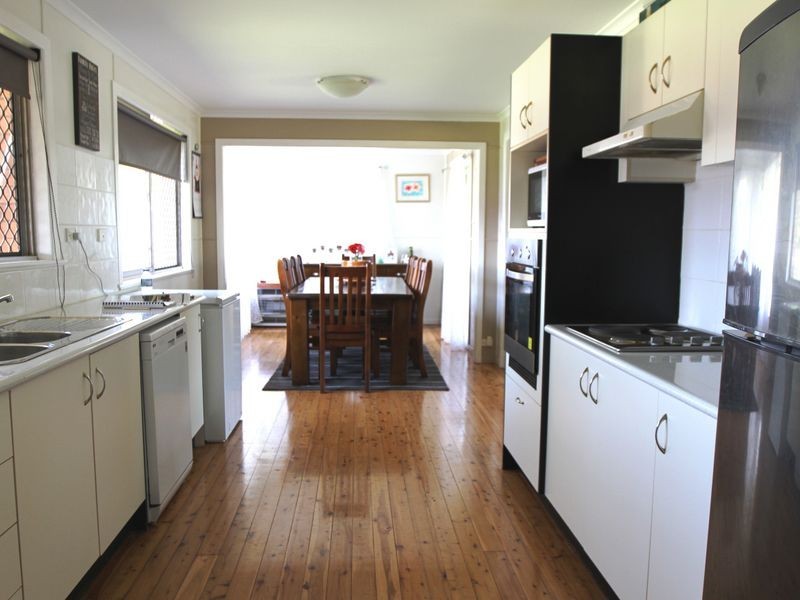 37 Croxley Street, Harristown QLD 4350