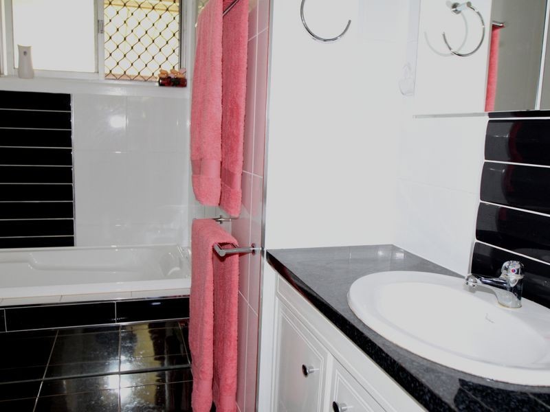 37 Croxley Street, Harristown QLD 4350