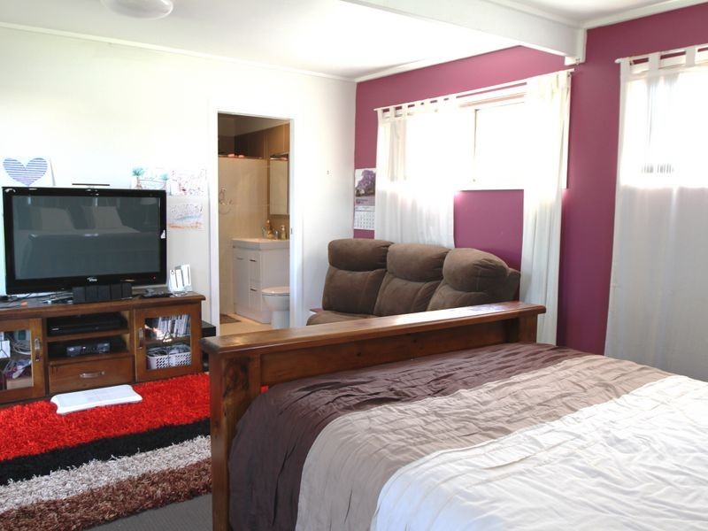 37 Croxley Street, Harristown QLD 4350