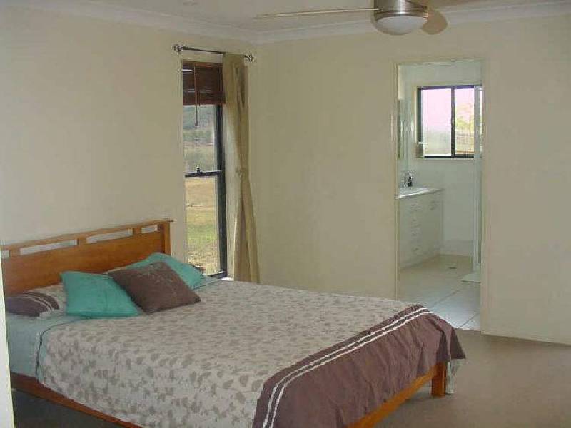 5 Appletree Court, Amiens QLD 4352