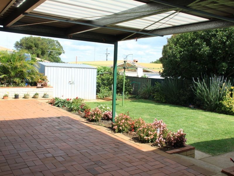 34 Hinkler Crescent, Wilsonton QLD 4350