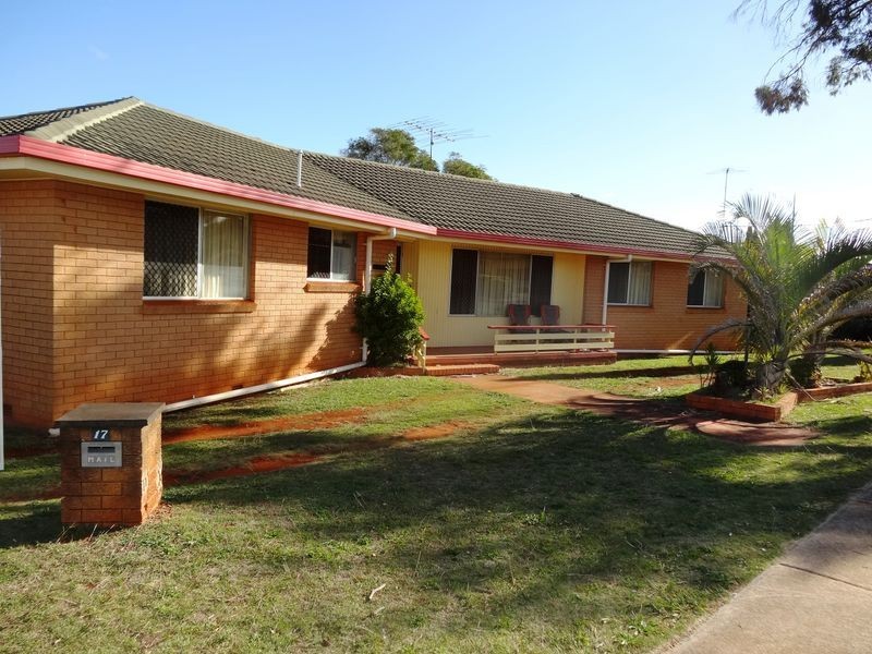 17 Richmond Dr, Wilsonton QLD 4350