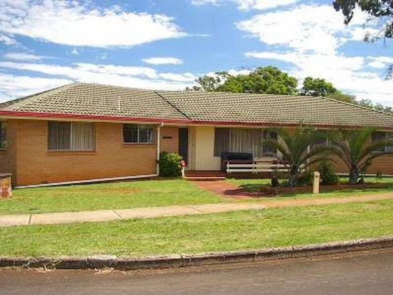 17 Richmond Dr, Wilsonton QLD 4350