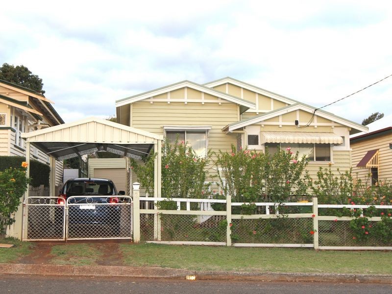 8 Edward Street, North Toowoomba QLD 4350