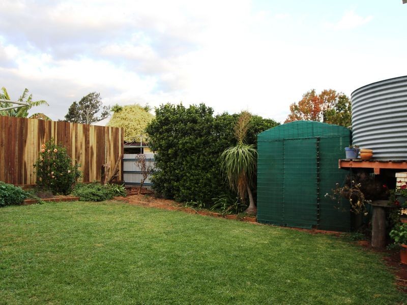 8 Edward Street, North Toowoomba QLD 4350