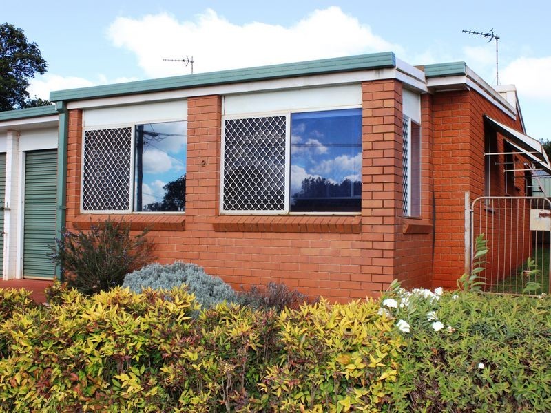 2/2 Blaxland Street, Newtown QLD 4350