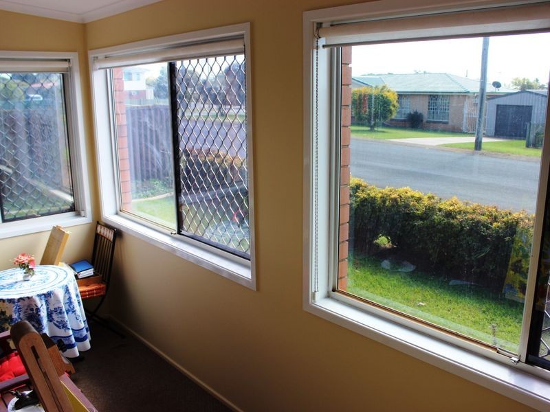 2/2 Blaxland Street, Newtown QLD 4350