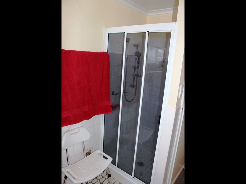 2/2 Blaxland Street, Newtown QLD 4350