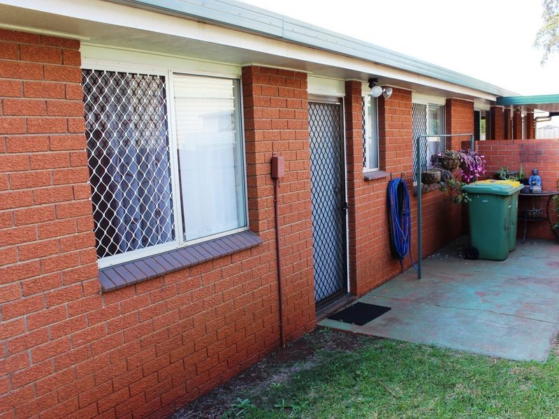 2/2 Blaxland Street, Newtown QLD 4350