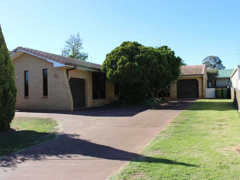 18 Hawker Street, Wilsonton QLD 4350