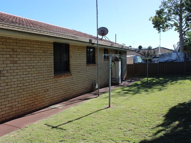 18 Hawker Street, Wilsonton QLD 4350