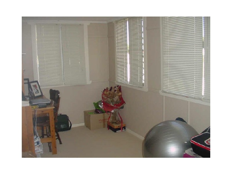 152 North Street, Mount Lofty QLD 4350