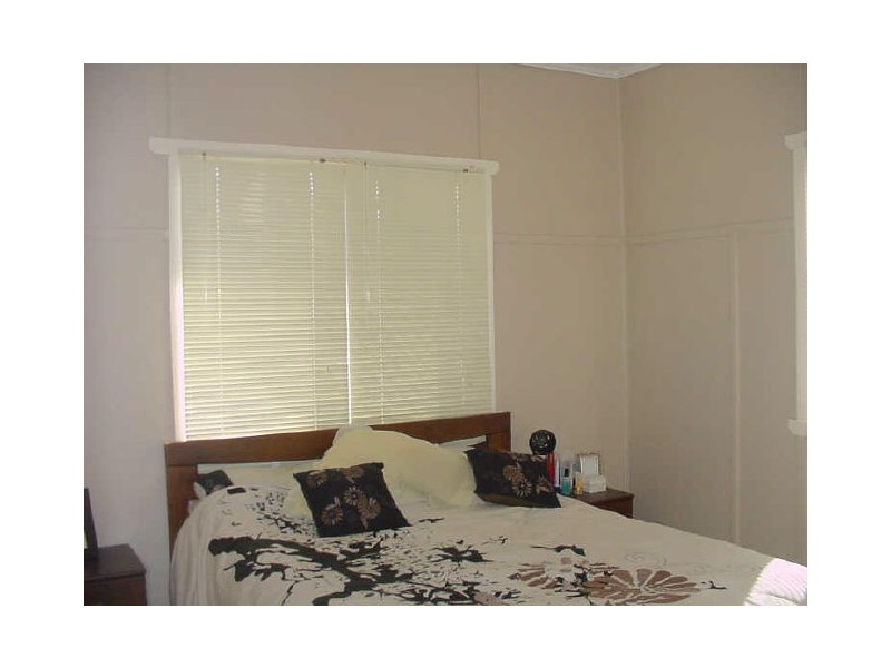 152 North Street, Mount Lofty QLD 4350