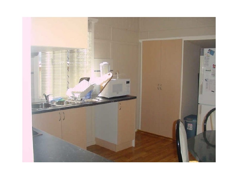 152 North Street, Mount Lofty QLD 4350