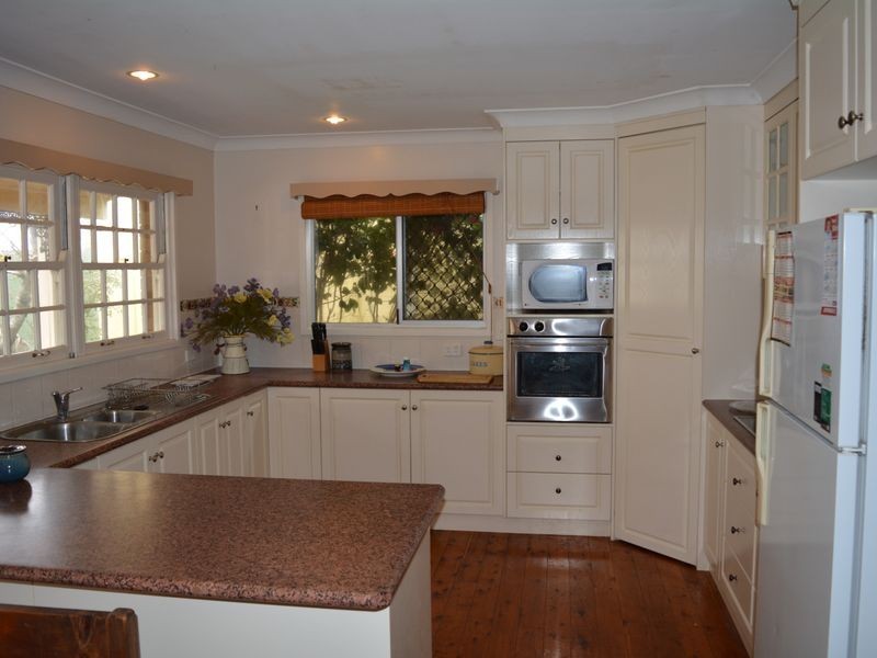 8 Herries Street, Rangeville QLD 4350