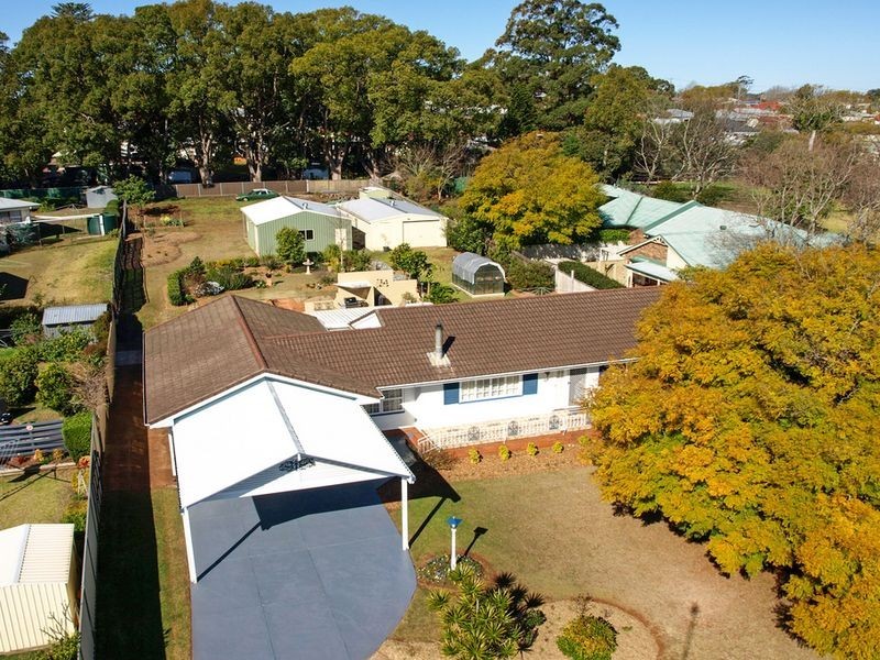 10 McIntyre Street, Centenary Heights QLD 4350