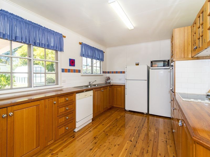 10 McIntyre Street, Centenary Heights QLD 4350