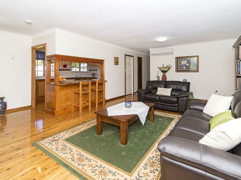 10 McIntyre Street, Centenary Heights QLD 4350