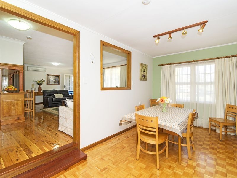 10 McIntyre Street, Centenary Heights QLD 4350
