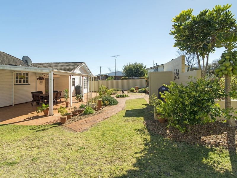 10 McIntyre Street, Centenary Heights QLD 4350