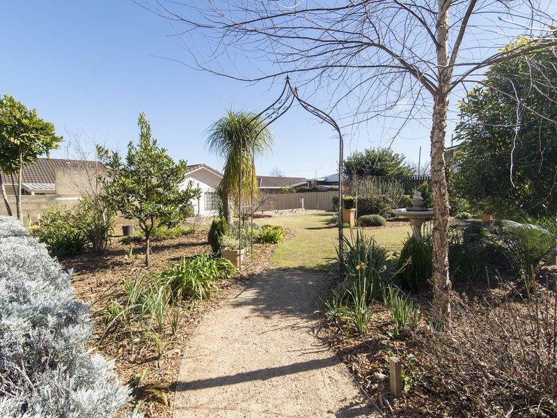 10 McIntyre Street, Centenary Heights QLD 4350