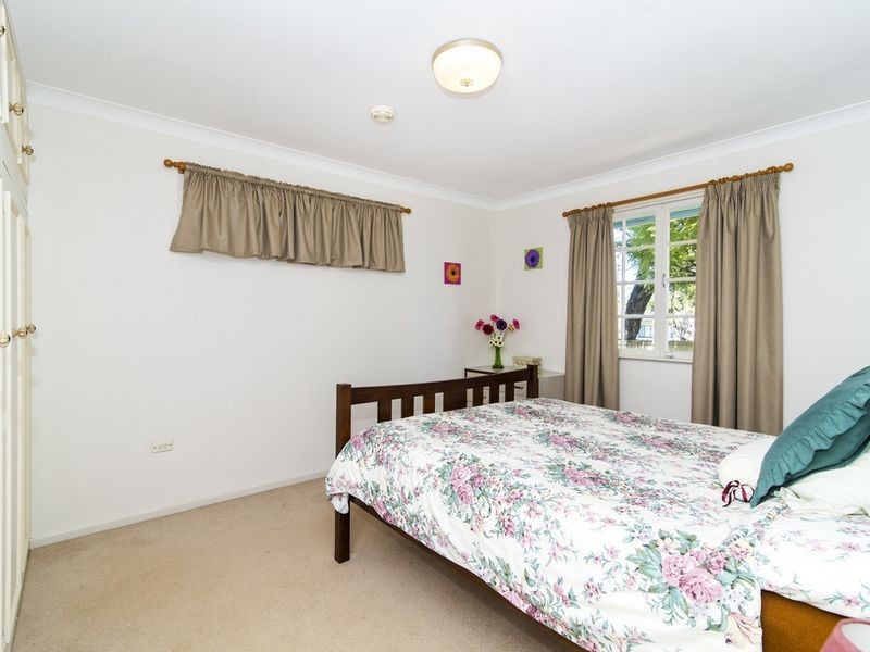 10 McIntyre Street, Centenary Heights QLD 4350