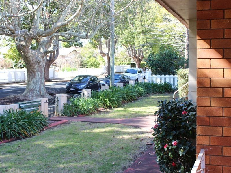 1/96 Campbell street, East Toowoomba QLD 4350