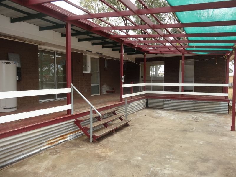 59 Beale Street, Oakey QLD 4401