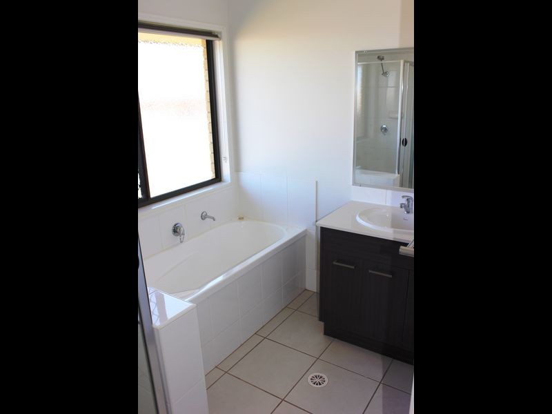 7 Goshawk Drive, Kleinton QLD 4352