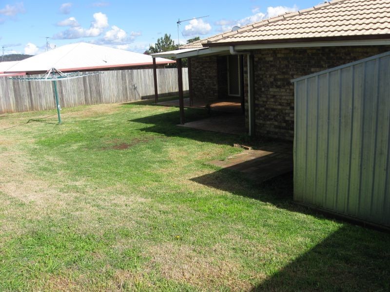 18 Evergreen Court, Glenvale QLD 4350