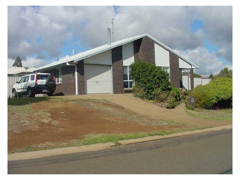 26 Robindale Street, Darling Heights QLD 4350