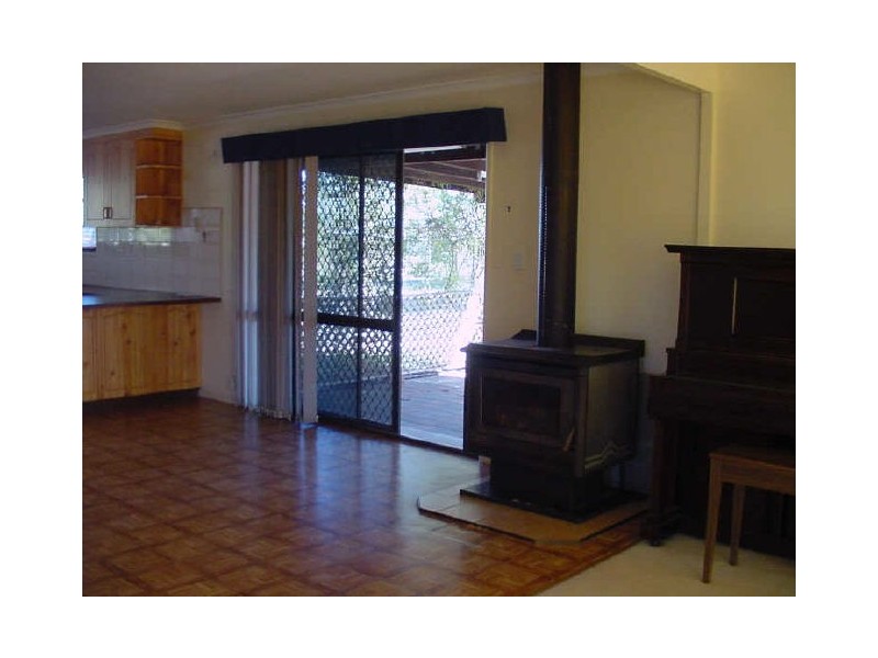 16 Roslyn Street, Westbrook QLD 4350