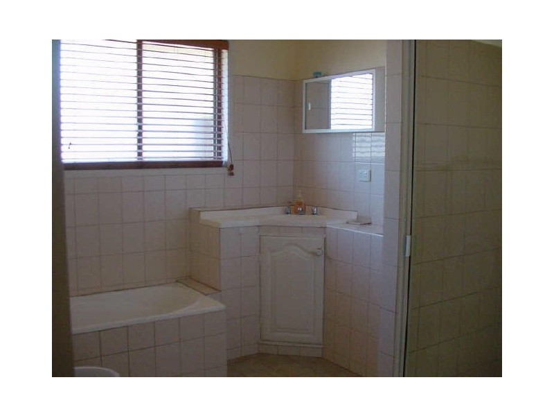 16 Roslyn Street, Westbrook QLD 4350